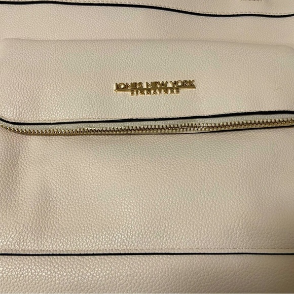 Jones of New York cream large handbag really good shape $60 - Picture 3 of 8